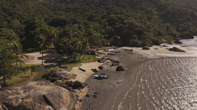 Imagem de capa para Disputa por terras leiloadas ameaça tranquilidade de Paraty e patrimônio mundial