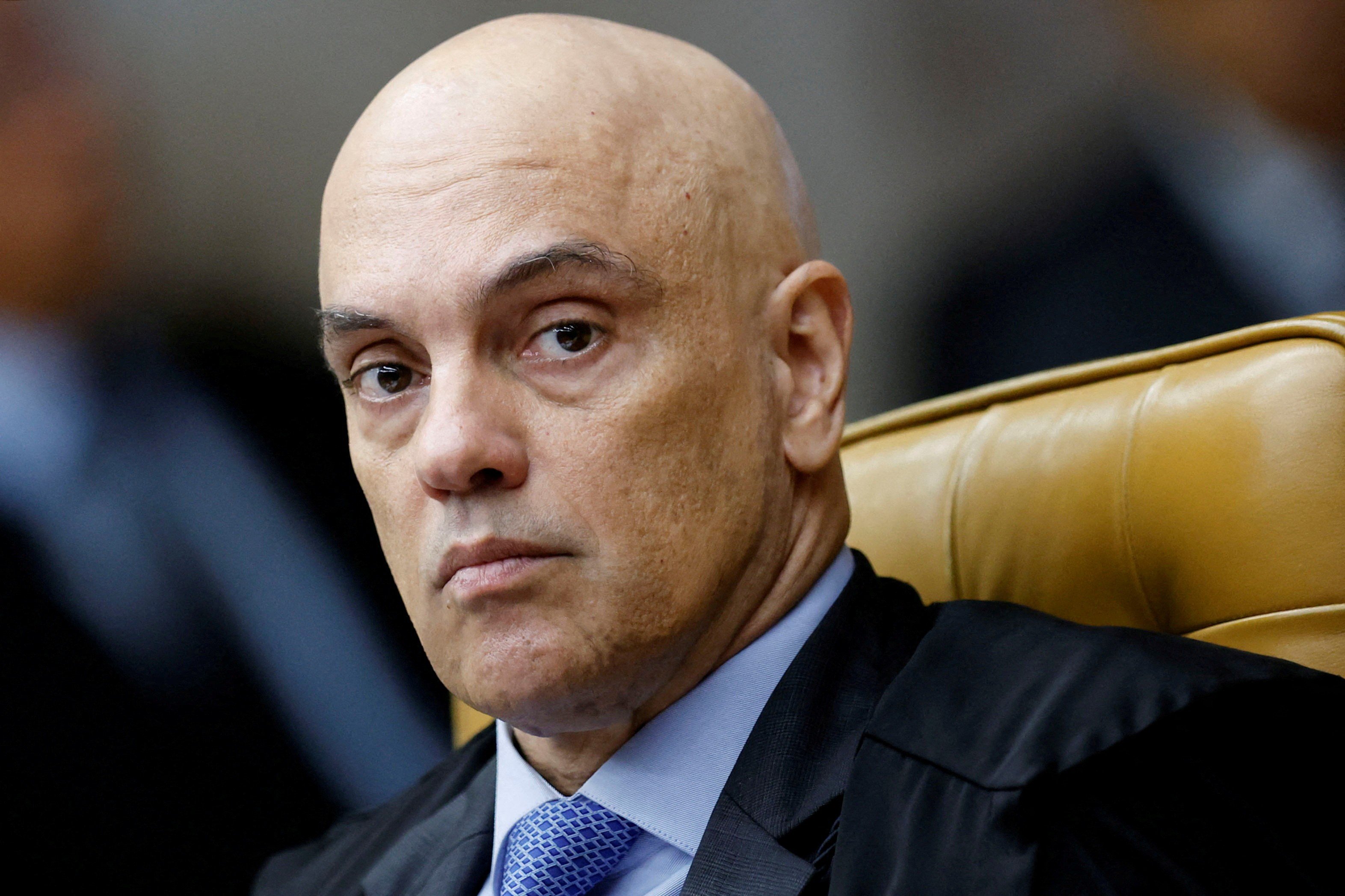 Imagem de capa para Brasil vs Estados Unidos: Conflito Jurídico e Político Aumenta com Revogação de Vistos