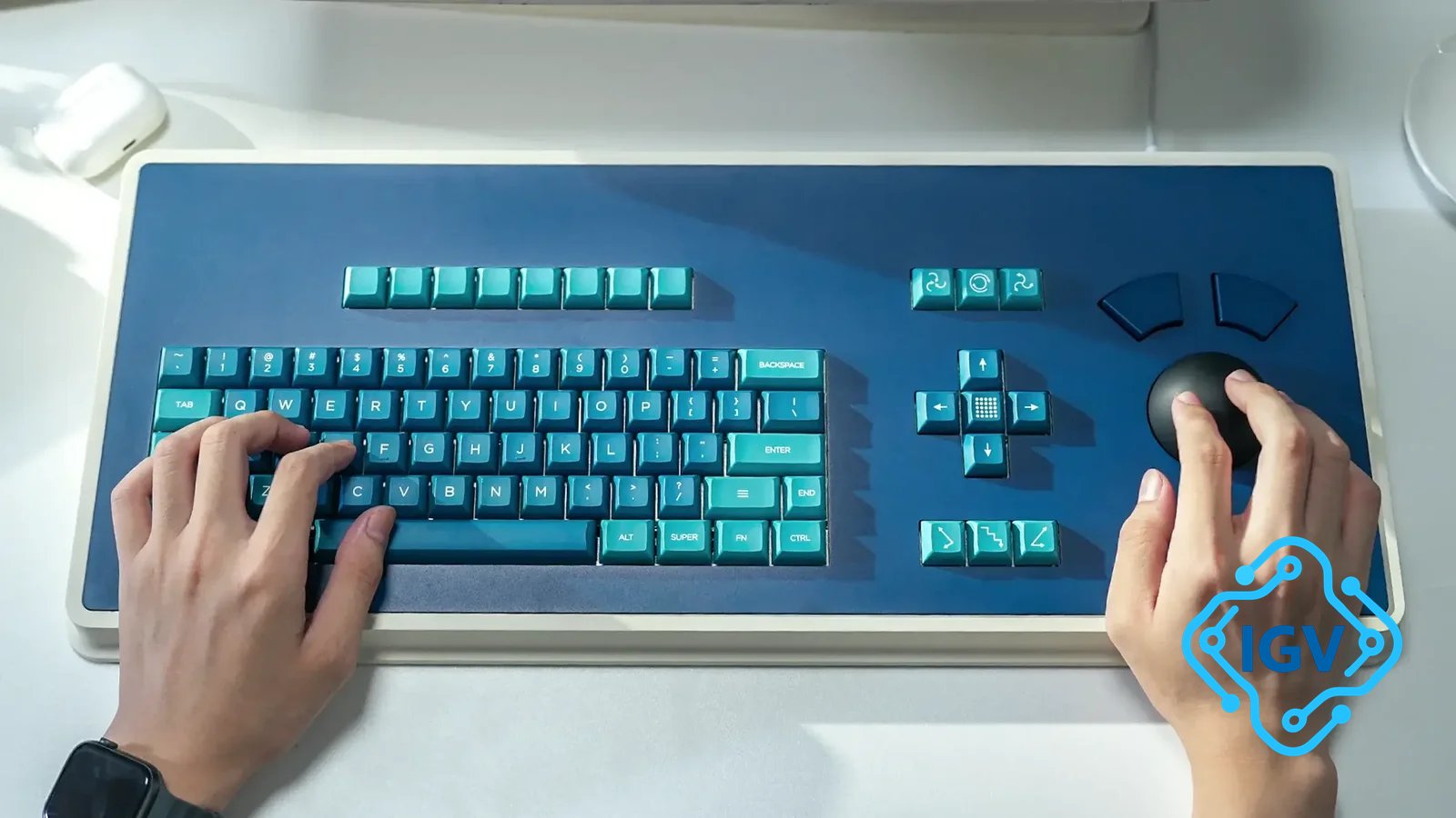 Imagem de capa para Teclado inspirado em série da Apple TV chega com preço alto e design exclusivo