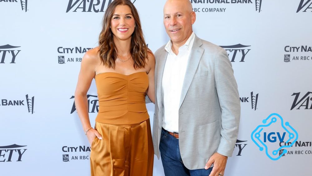 Imagem de capa para Alex Morgan e Dan Levy falam sobre o empreendedorismo esportivo feminino no 'Strictly Business'