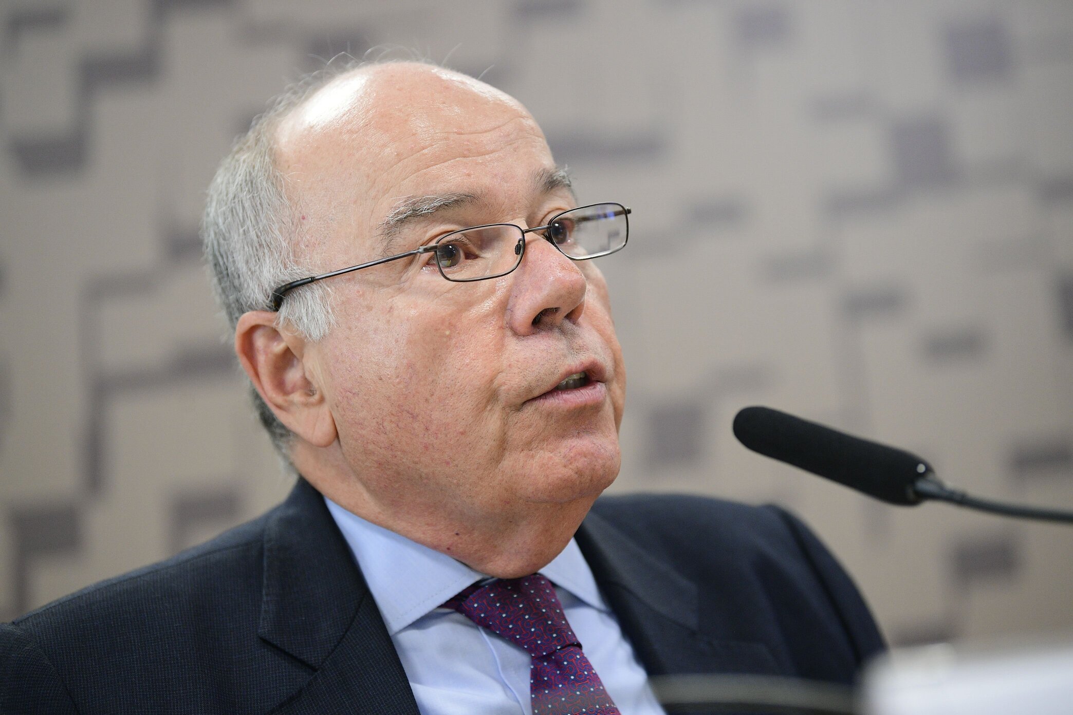 Imagem de capa para Diplomacia em Ação: O Papel do Governo Federal nas Negociações Internacionais