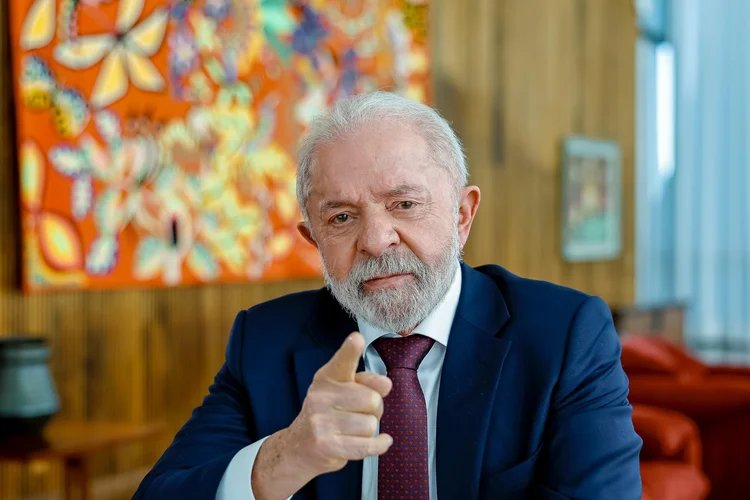 Imagem de capa para Lula rebate duramente Trump: 'Chantagem inaceitável' e acusa políticos de traição