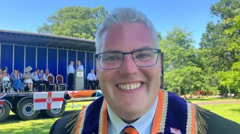 Imagem de capa para Orange Order e GAA: Conflitos na Comunidade