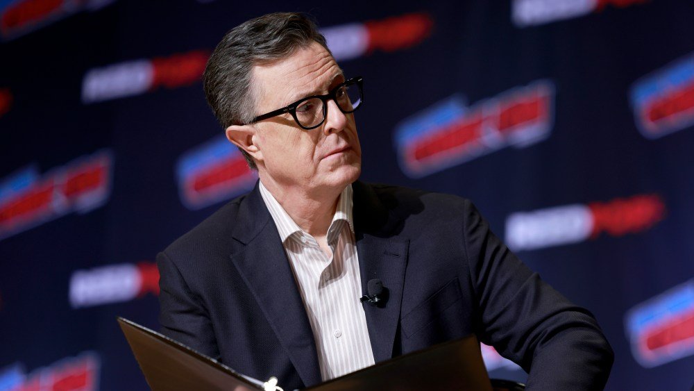 Imagem de capa para Guilda dos Escritores denuncia possível suborno da Paramount após cancelamento do 'The Late Show With Stephen Colbert'