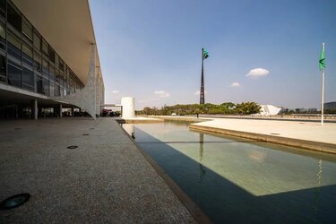 Imagem de capa para CNI pede adiamento de tarifas dos EUA por 90 dias para evitar impactos na economia brasileira