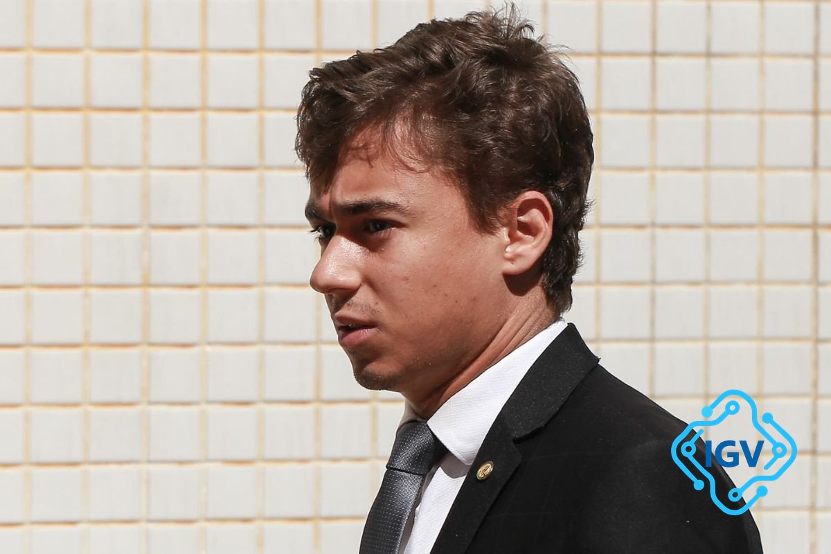 Imagem de capa para Deputado Nikolas Ferreira é Atingido no Rosto e Sangra ao Acompanhar Bolsonaro na Câmara