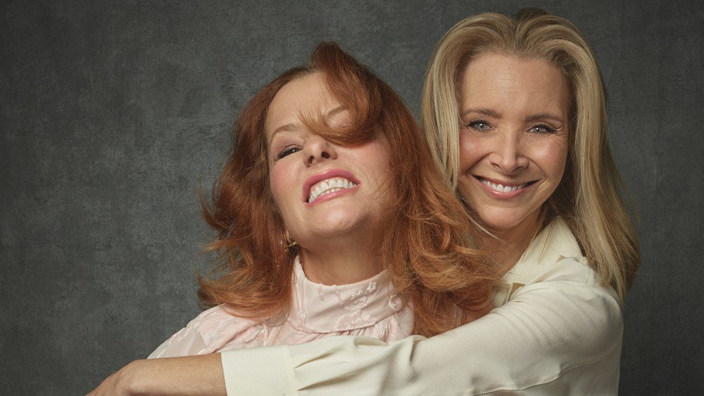 Imagem de capa para Parker Posey e Lisa Kudrow Refletem Sobre Suas Carreiras na TV