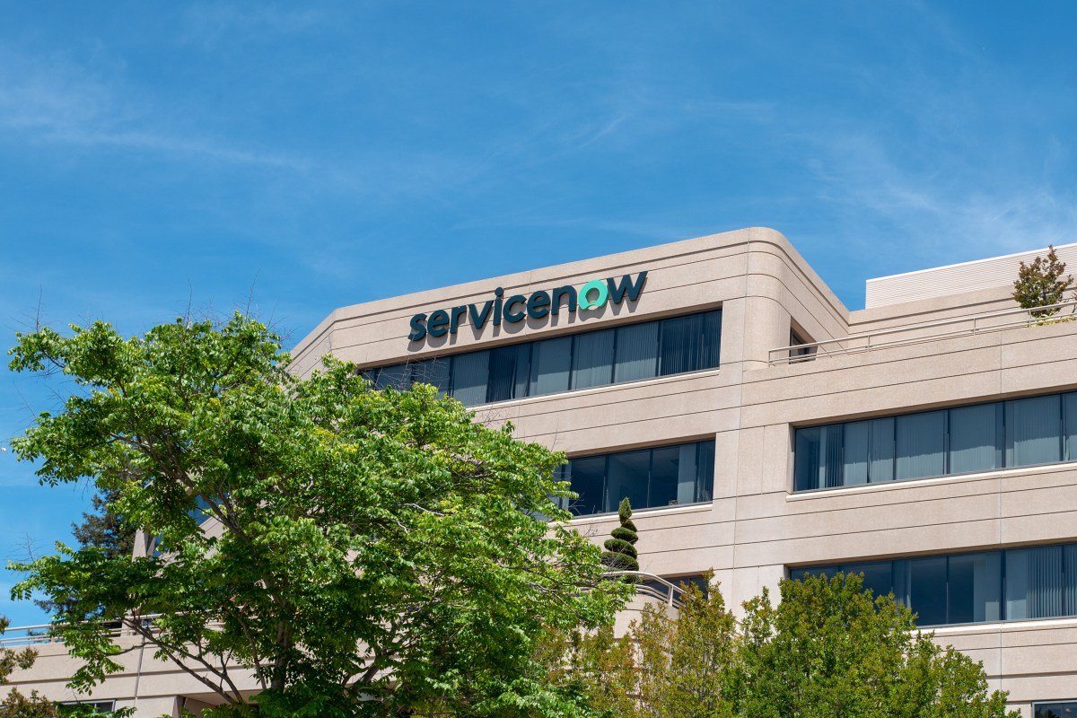 Imagem de capa para Aquisição da ServiceNow em movimento: Análise antitruste esquenta os debates
