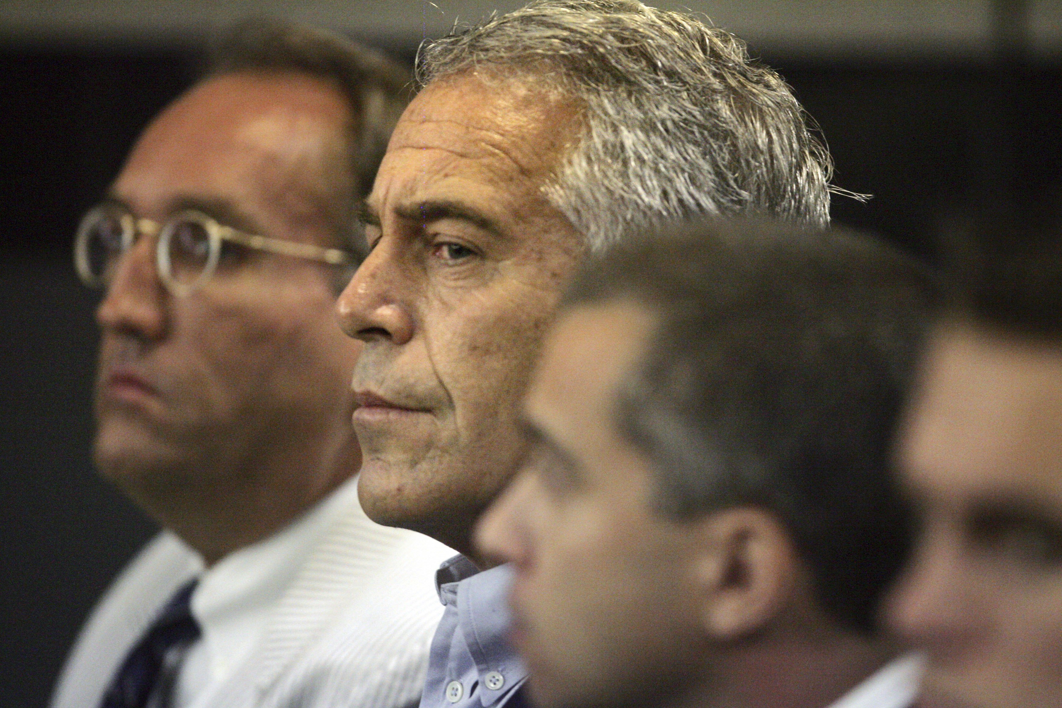 Imagem de capa para Trump Processa Wall Street Journal por Reportagem Sobre Epstein e Reclama US$ 10 Bilhões