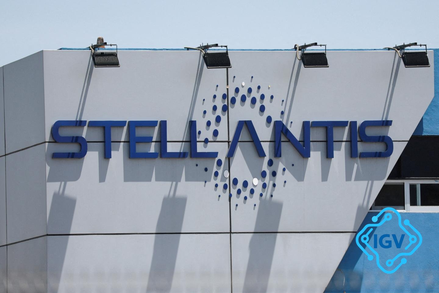 Imagem de capa para Stellantis registra prejuízo de €2,3 bilhões no primeiro semestre de 2025