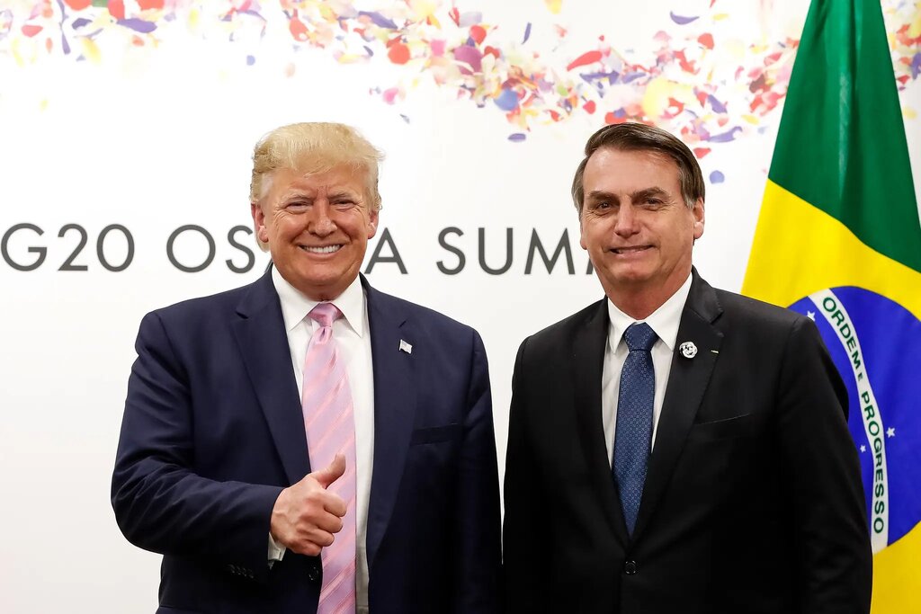 Imagem de capa para Bolsonaro defende anistia contra tarifas de Trump