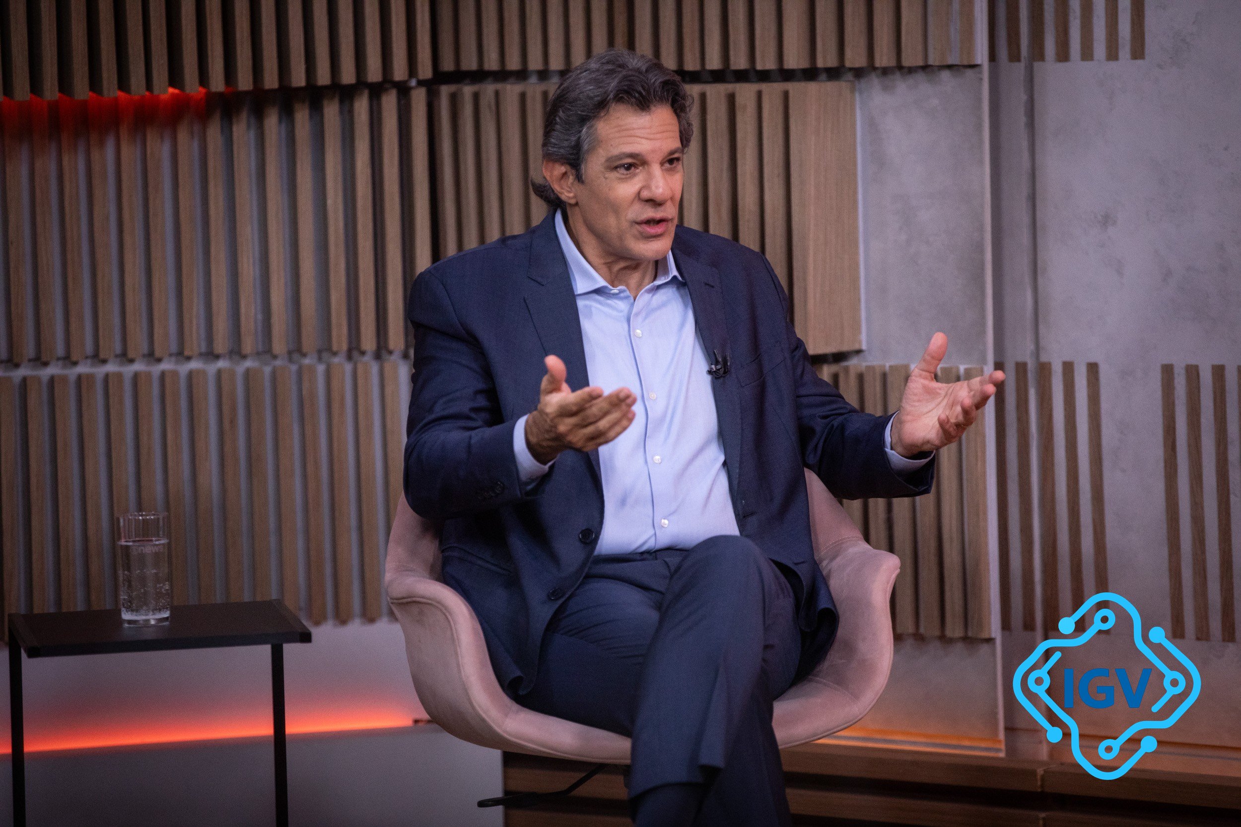Imagem de capa para Brasil não sairá da mesa de negociações com os EUA, garante Haddad