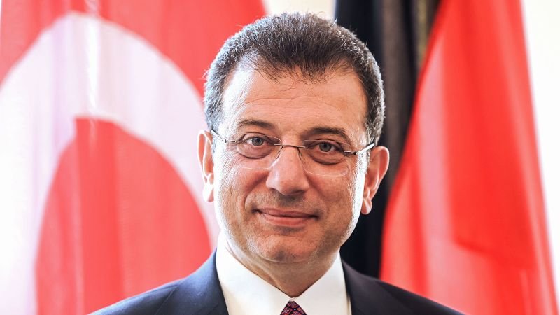Imagem de capa para Turquia condena prefeito de Istambul acusado de desrespeito a funcionário público
