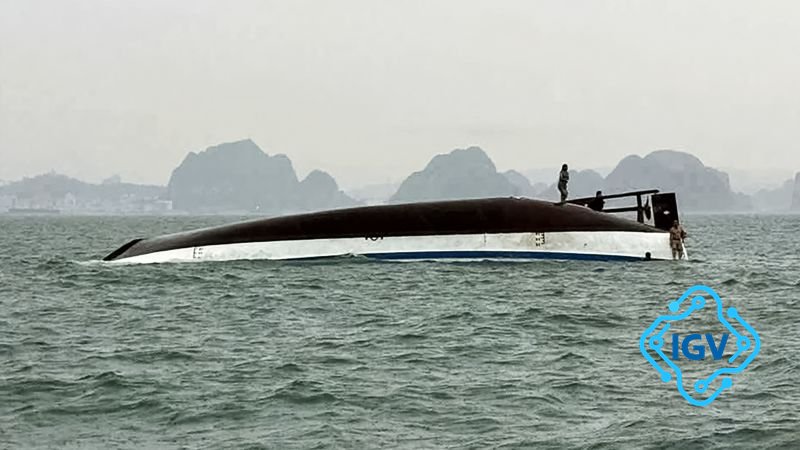 Imagem de capa para <strong>Tragédia em Halong Bay:</strong> Pesquias naufragam e dezenas desaparecem em violenta tempestade