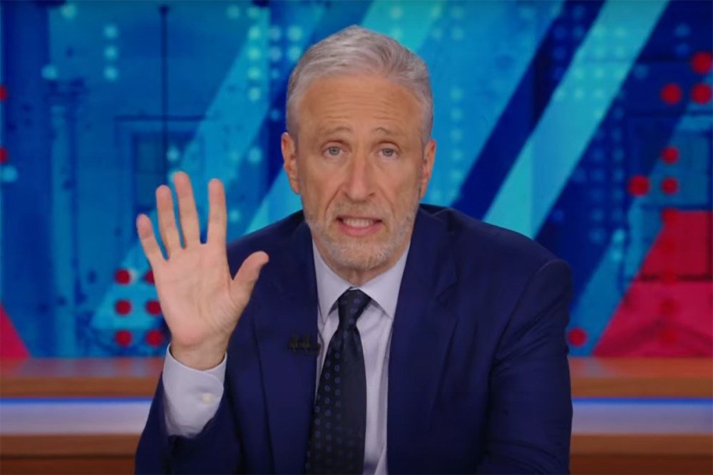 Imagem de capa para Jon Stewart Comenta Futuro do 'The Daily Show' em meio à Fusão da Paramount com a Skydance