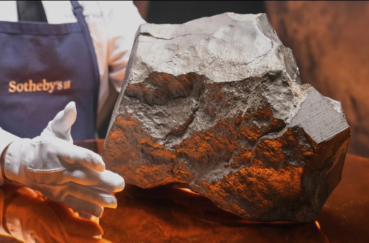 Imagem de capa para Maior pedaço de Marte encontrado na Terra vai a leilão por até R$22 milhões