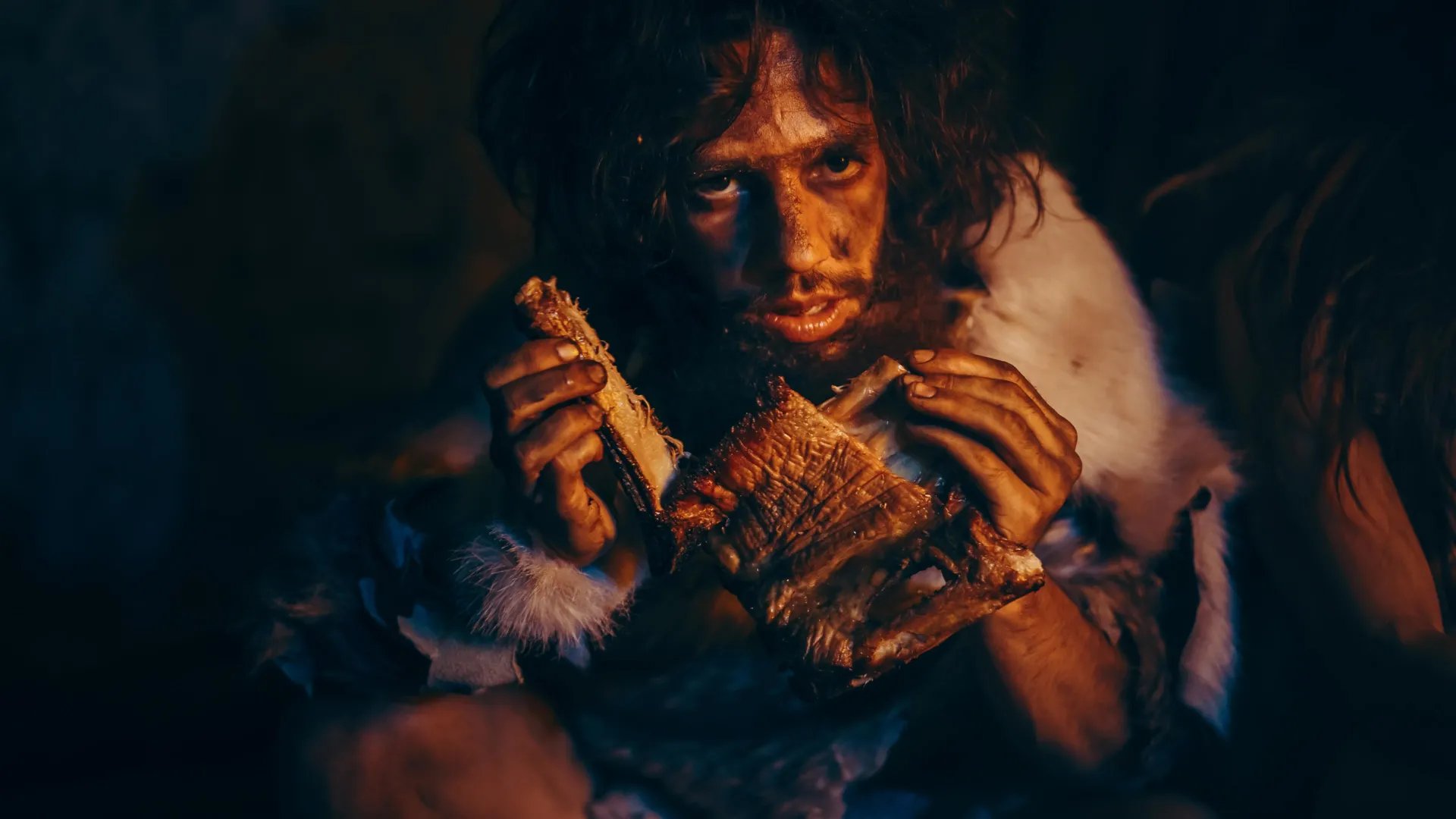 Imagem de capa para Os Neandertais tinham receitas de família? Descubra as diferenças na preparação da carne entre dois grupos