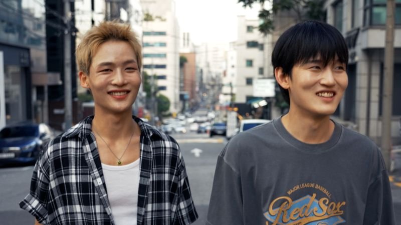 Imagem de capa para Dois fugitivos da Coreia do Norte viram idols de K-pop após treinamento intensivo
