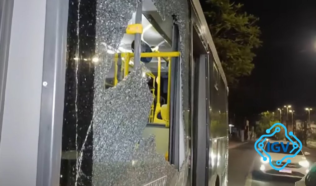 Imagem de capa para Mais de 800 ônibus são atacados em São Paulo desde junho: Vandalismo em alta na cidade