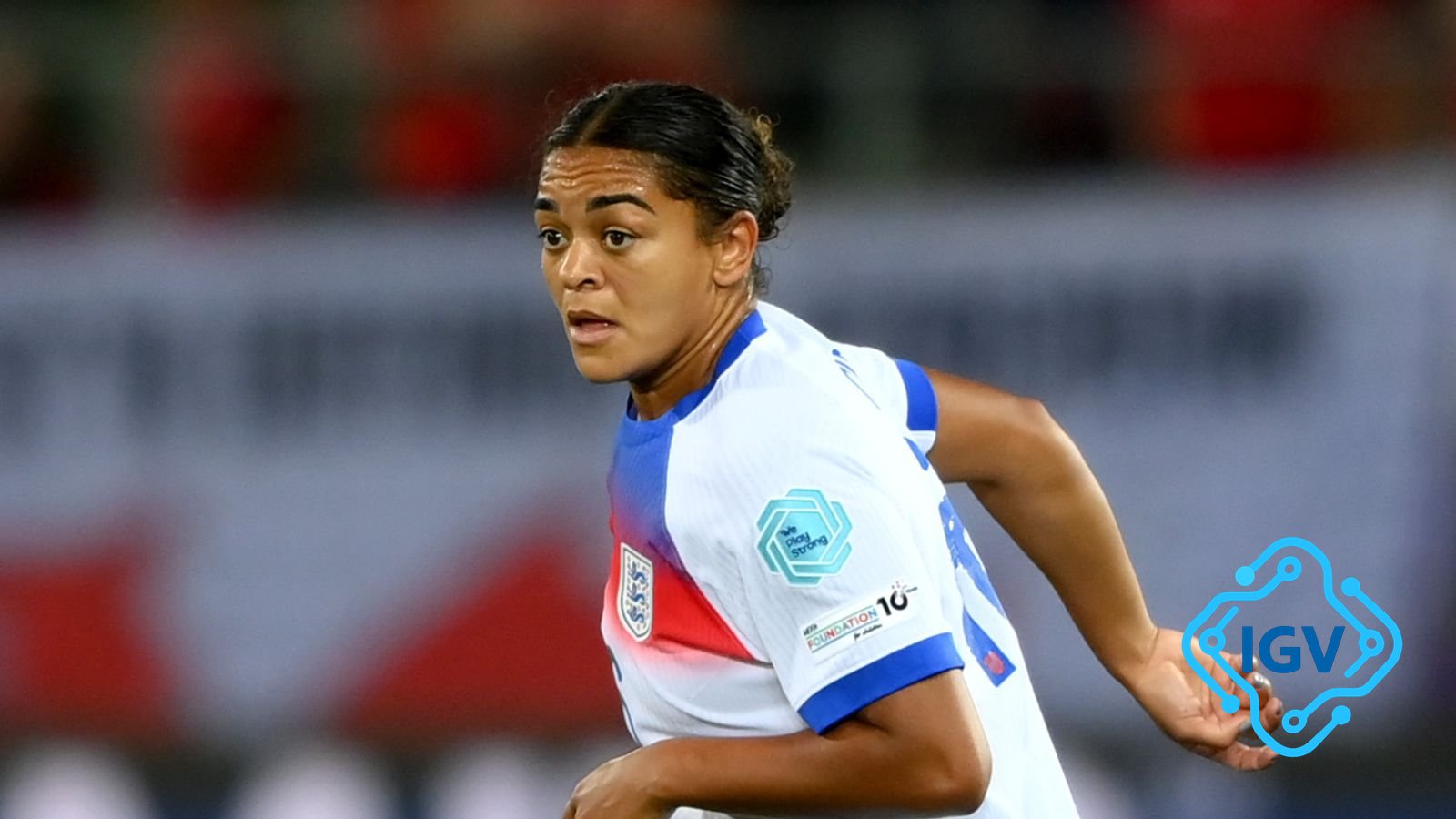 Imagem de capa para Abuso Racial Condenado: Jess Carter da Inglaterra sofre ataques racistas na Euro 2025