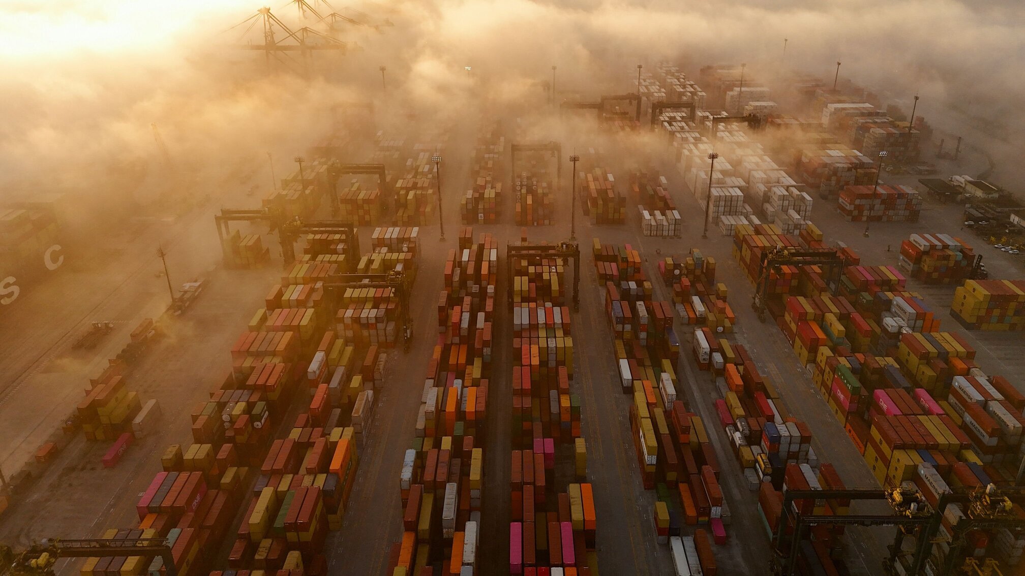 Imagem de capa para Porto de Santos prevê impactos do tarifaço dos EUA: entenda como isso afeta o Brasil